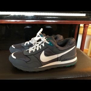 (SOLD) Men’s Nike Athletic Shoe size 12